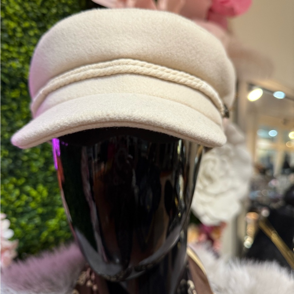 Stylish Winter White Women's Taxi Cab Hat